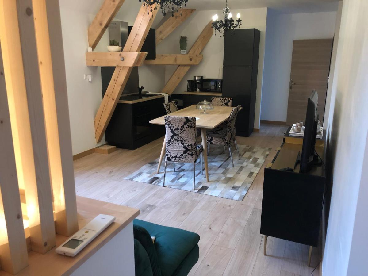 Saint-Clair-de-la-Tour Chambres Au Chateau Du Mouillat מראה חיצוני תמונה